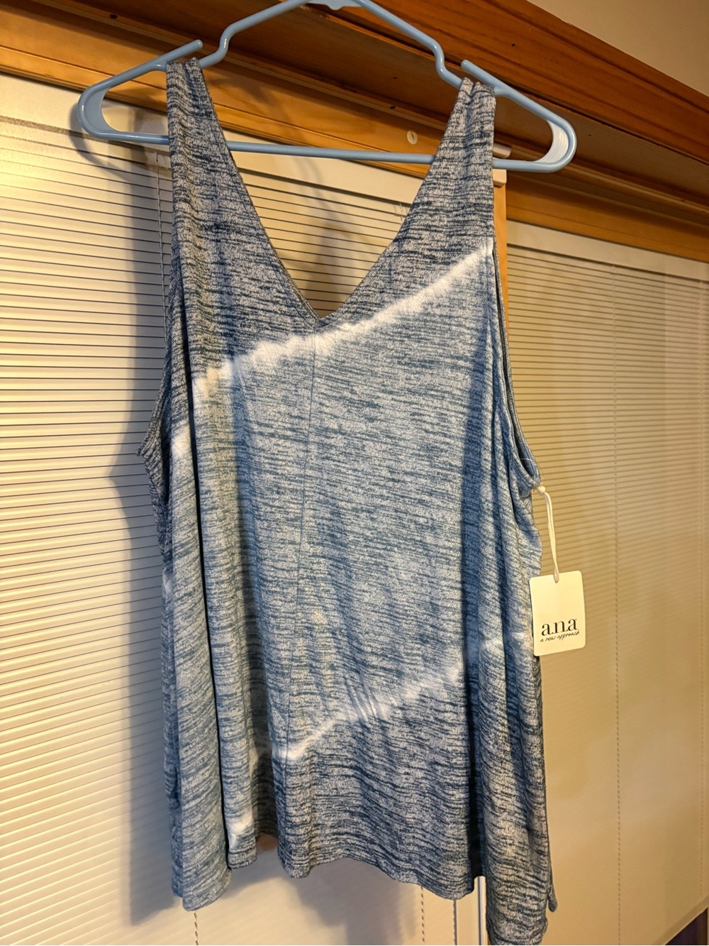 a.n.a Blue Heathered Tie-Dye V-Neck Tank Top